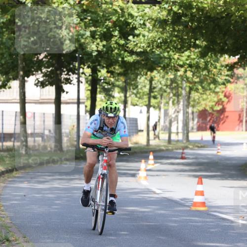 11.08.2024 - GEWOBA Citytriathlon Bremen H.Heesch http://msf.ph/oto/6769100 11.08.2024 10:25:36 Radfahren 13, 83, 111 meine-sportfotos.de