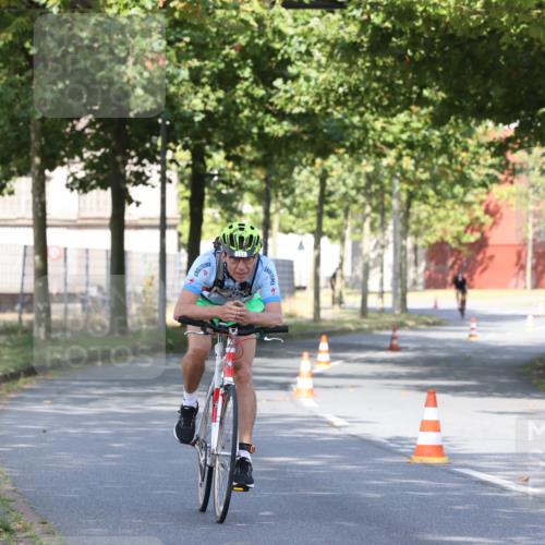 11.08.2024 - GEWOBA Citytriathlon Bremen H.Heesch http://msf.ph/oto/6769104 11.08.2024 10:25:36 Radfahren 13, 83, 111 meine-sportfotos.de