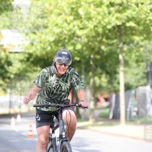 11.08.2024 - GEWOBA Citytriathlon Bremen H.Heesch http://msf.ph/oto/6769107 11.08.2024 10:42:09 Radfahren 5, 22, 75 meine-sportfotos.de
