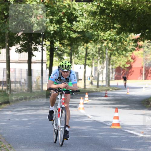 11.08.2024 - GEWOBA Citytriathlon Bremen H.Heesch http://msf.ph/oto/6769108 11.08.2024 10:25:36 Radfahren 13, 83, 111 meine-sportfotos.de