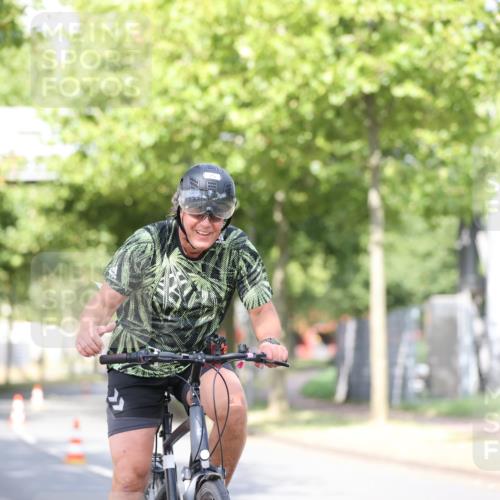 11.08.2024 - GEWOBA Citytriathlon Bremen H.Heesch http://msf.ph/oto/6769110 11.08.2024 10:42:09 Radfahren 5, 22, 75 meine-sportfotos.de