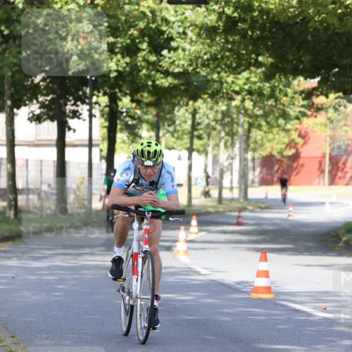 11.08.2024 - GEWOBA Citytriathlon Bremen H.Heesch http://msf.ph/oto/6769111 11.08.2024 10:25:36 Radfahren 13, 83, 111 meine-sportfotos.de