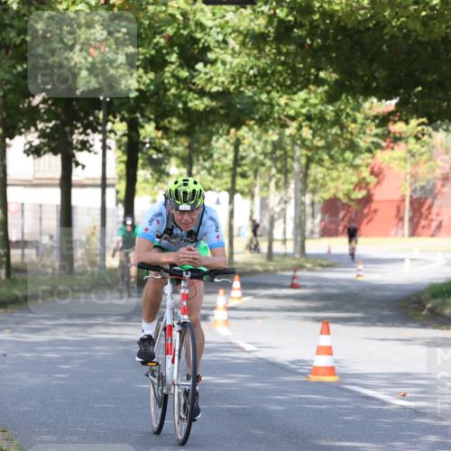 11.08.2024 - GEWOBA Citytriathlon Bremen H.Heesch http://msf.ph/oto/6769115 11.08.2024 10:25:36 Radfahren 13, 83, 111 meine-sportfotos.de