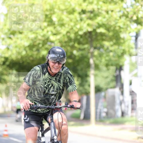 11.08.2024 - GEWOBA Citytriathlon Bremen H.Heesch http://msf.ph/oto/6769117 11.08.2024 10:42:09 Radfahren 5, 22, 75 meine-sportfotos.de