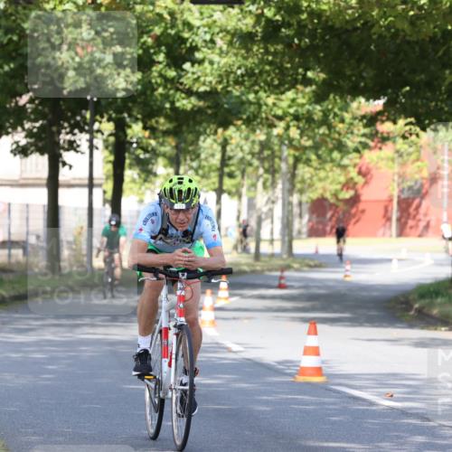 11.08.2024 - GEWOBA Citytriathlon Bremen H.Heesch http://msf.ph/oto/6769118 11.08.2024 10:25:36 Radfahren 13, 83, 111 meine-sportfotos.de