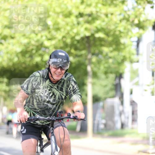11.08.2024 - GEWOBA Citytriathlon Bremen H.Heesch http://msf.ph/oto/6769121 11.08.2024 10:42:09 Radfahren 5, 22, 75 meine-sportfotos.de