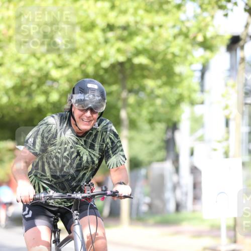 11.08.2024 - GEWOBA Citytriathlon Bremen H.Heesch http://msf.ph/oto/6769123 11.08.2024 10:42:09 Radfahren 5, 22, 75 meine-sportfotos.de