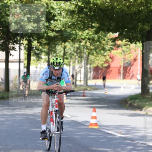 11.08.2024 - GEWOBA Citytriathlon Bremen H.Heesch http://msf.ph/oto/6769124 11.08.2024 10:25:36 Radfahren 13, 83, 111 meine-sportfotos.de