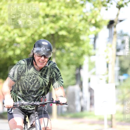 11.08.2024 - GEWOBA Citytriathlon Bremen H.Heesch http://msf.ph/oto/6769126 11.08.2024 10:42:09 Radfahren 5, 22, 75 meine-sportfotos.de