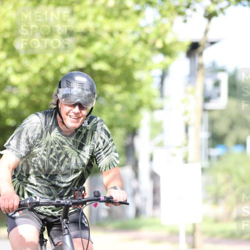 11.08.2024 - GEWOBA Citytriathlon Bremen H.Heesch http://msf.ph/oto/6769129 11.08.2024 10:42:09 Radfahren 5, 22, 75 meine-sportfotos.de