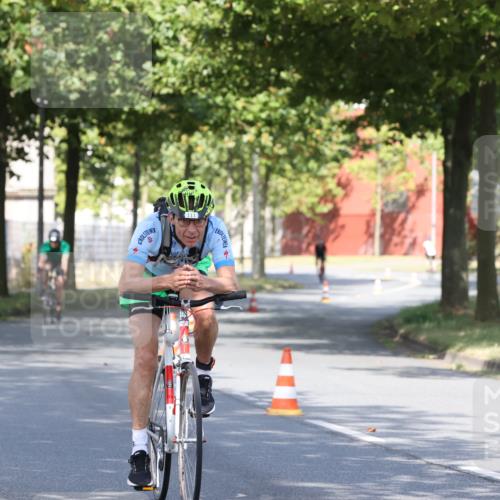 11.08.2024 - GEWOBA Citytriathlon Bremen H.Heesch http://msf.ph/oto/6769130 11.08.2024 10:25:36 Radfahren 13, 83, 111 meine-sportfotos.de