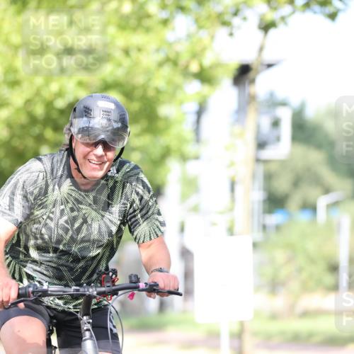 11.08.2024 - GEWOBA Citytriathlon Bremen H.Heesch http://msf.ph/oto/6769132 11.08.2024 10:42:09 Radfahren 5, 22, 75 meine-sportfotos.de