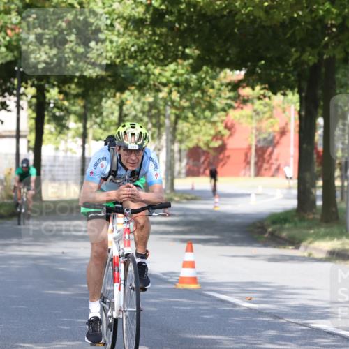 11.08.2024 - GEWOBA Citytriathlon Bremen H.Heesch http://msf.ph/oto/6769134 11.08.2024 10:25:36 Radfahren 13, 83, 111 meine-sportfotos.de