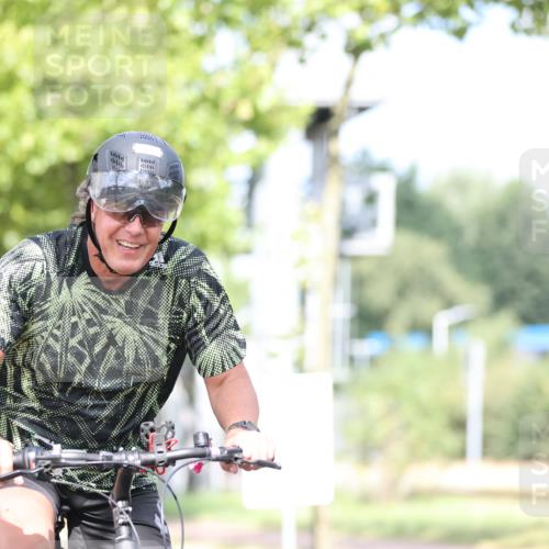 11.08.2024 - GEWOBA Citytriathlon Bremen H.Heesch http://msf.ph/oto/6769135 11.08.2024 10:42:09 Radfahren 5, 22, 75 meine-sportfotos.de