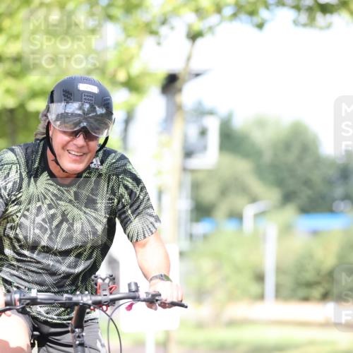 11.08.2024 - GEWOBA Citytriathlon Bremen H.Heesch http://msf.ph/oto/6769139 11.08.2024 10:42:09 Radfahren 5, 22, 75 meine-sportfotos.de