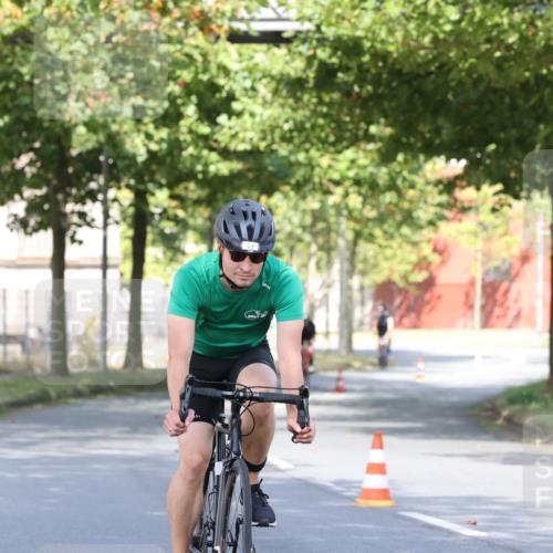 11.08.2024 - GEWOBA Citytriathlon Bremen H.Heesch http://msf.ph/oto/6769140 11.08.2024 10:25:42 Radfahren 12, 13, 93, 111 meine-sportfotos.de