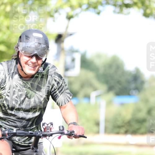 11.08.2024 - GEWOBA Citytriathlon Bremen H.Heesch http://msf.ph/oto/6769142 11.08.2024 10:42:09 Radfahren 5, 22, 75 meine-sportfotos.de
