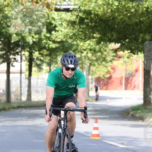 11.08.2024 - GEWOBA Citytriathlon Bremen H.Heesch http://msf.ph/oto/6769146 11.08.2024 10:25:42 Radfahren 12, 13, 93, 111 meine-sportfotos.de