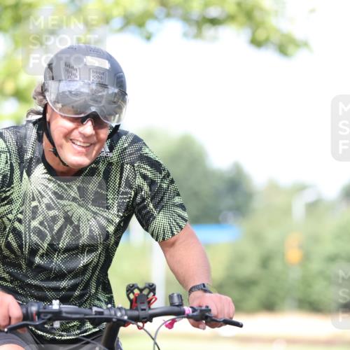 11.08.2024 - GEWOBA Citytriathlon Bremen H.Heesch http://msf.ph/oto/6769148 11.08.2024 10:42:09 Radfahren 5, 22, 75 meine-sportfotos.de