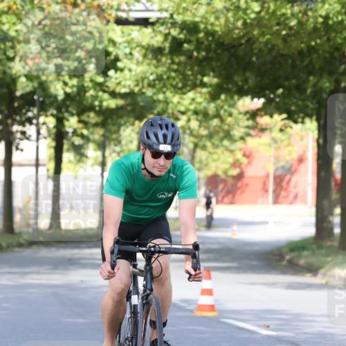 11.08.2024 - GEWOBA Citytriathlon Bremen H.Heesch http://msf.ph/oto/6769149 11.08.2024 10:25:42 Radfahren 12, 13, 93, 111 meine-sportfotos.de