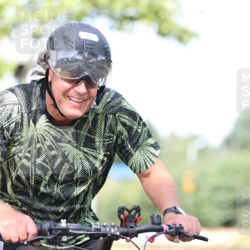 11.08.2024 - GEWOBA Citytriathlon Bremen H.Heesch http://msf.ph/oto/6769151 11.08.2024 10:42:09 Radfahren 5, 22, 75 meine-sportfotos.de