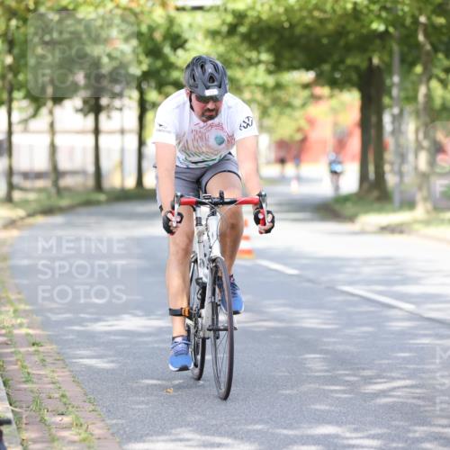 11.08.2024 - GEWOBA Citytriathlon Bremen H.Heesch http://msf.ph/oto/6769154 11.08.2024 10:42:20 Radfahren 22, 74, 106 meine-sportfotos.de