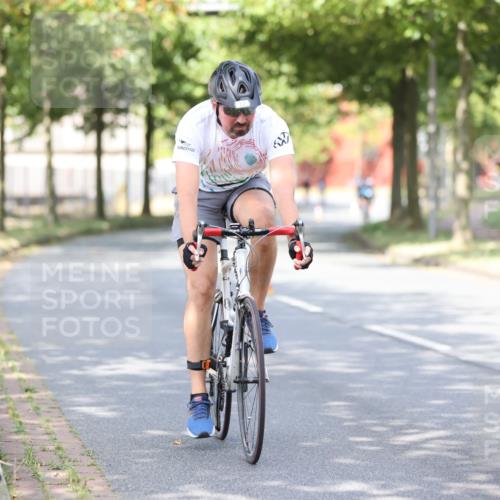 11.08.2024 - GEWOBA Citytriathlon Bremen H.Heesch http://msf.ph/oto/6769159 11.08.2024 10:42:20 Radfahren 22, 74, 106 meine-sportfotos.de