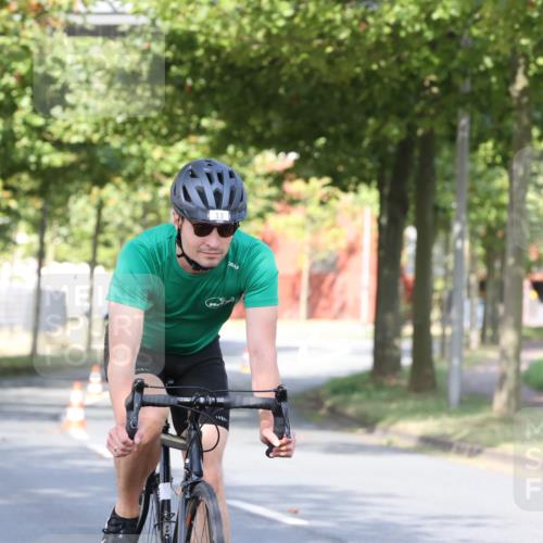 11.08.2024 - GEWOBA Citytriathlon Bremen H.Heesch http://msf.ph/oto/6769161 11.08.2024 10:25:42 Radfahren 12, 13, 93, 111 meine-sportfotos.de