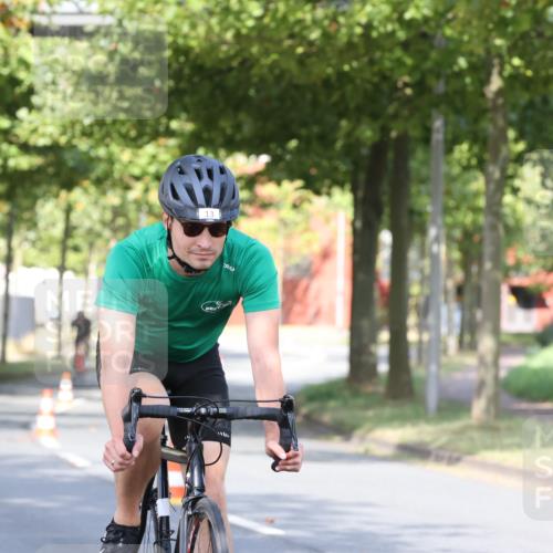 11.08.2024 - GEWOBA Citytriathlon Bremen H.Heesch http://msf.ph/oto/6769164 11.08.2024 10:25:42 Radfahren 12, 13, 93, 111 meine-sportfotos.de