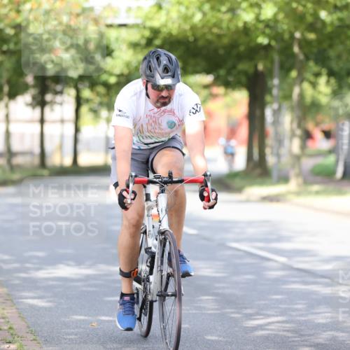 11.08.2024 - GEWOBA Citytriathlon Bremen H.Heesch http://msf.ph/oto/6769165 11.08.2024 10:42:20 Radfahren 22, 74, 106 meine-sportfotos.de