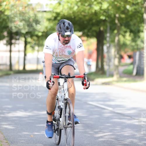 11.08.2024 - GEWOBA Citytriathlon Bremen H.Heesch http://msf.ph/oto/6769168 11.08.2024 10:42:20 Radfahren 22, 74, 106 meine-sportfotos.de