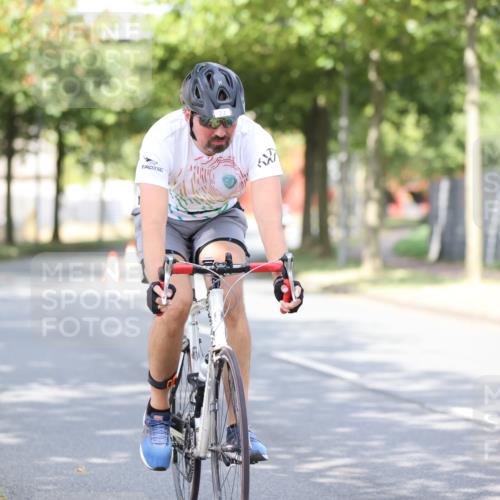 11.08.2024 - GEWOBA Citytriathlon Bremen H.Heesch http://msf.ph/oto/6769171 11.08.2024 10:42:20 Radfahren 22, 74, 106 meine-sportfotos.de