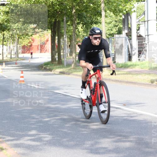 11.08.2024 - GEWOBA Citytriathlon Bremen H.Heesch http://msf.ph/oto/6769172 11.08.2024 10:25:49 Radfahren 12, 13, 54, 93, 111 meine-sportfotos.de