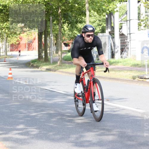 11.08.2024 - GEWOBA Citytriathlon Bremen H.Heesch http://msf.ph/oto/6769175 11.08.2024 10:25:49 Radfahren 12, 13, 54, 93, 111 meine-sportfotos.de
