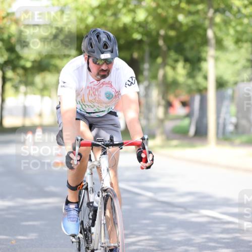 11.08.2024 - GEWOBA Citytriathlon Bremen H.Heesch http://msf.ph/oto/6769176 11.08.2024 10:42:20 Radfahren 22, 74, 106 meine-sportfotos.de