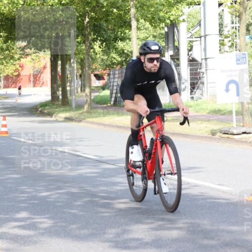 11.08.2024 - GEWOBA Citytriathlon Bremen H.Heesch http://msf.ph/oto/6769178 11.08.2024 10:25:49 Radfahren 12, 13, 54, 93, 111 meine-sportfotos.de