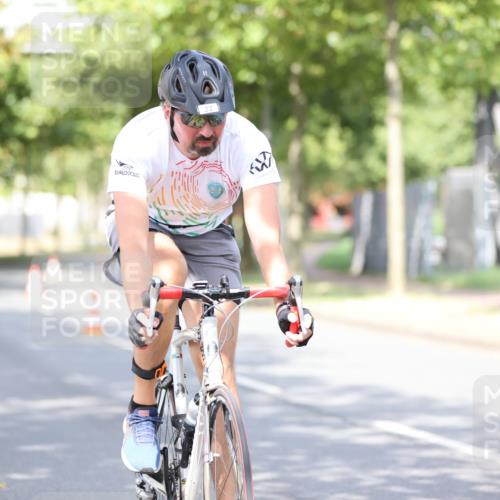 11.08.2024 - GEWOBA Citytriathlon Bremen H.Heesch http://msf.ph/oto/6769179 11.08.2024 10:42:20 Radfahren 22, 74, 106 meine-sportfotos.de