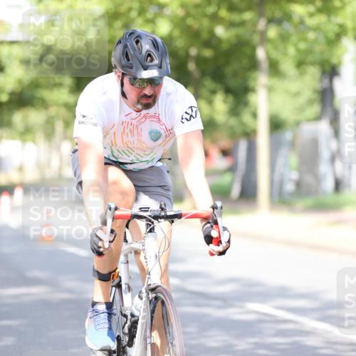 11.08.2024 - GEWOBA Citytriathlon Bremen H.Heesch http://msf.ph/oto/6769183 11.08.2024 10:42:21 Radfahren 22, 74, 106 meine-sportfotos.de