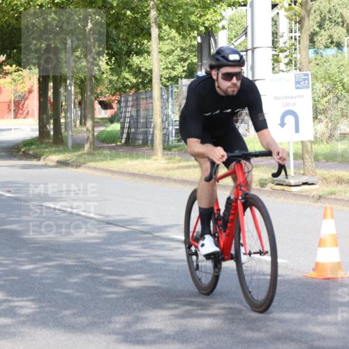 11.08.2024 - GEWOBA Citytriathlon Bremen H.Heesch http://msf.ph/oto/6769184 11.08.2024 10:25:49 Radfahren 12, 13, 54, 93, 111 meine-sportfotos.de
