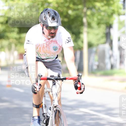 11.08.2024 - GEWOBA Citytriathlon Bremen H.Heesch http://msf.ph/oto/6769186 11.08.2024 10:42:21 Radfahren 22, 74, 106 meine-sportfotos.de