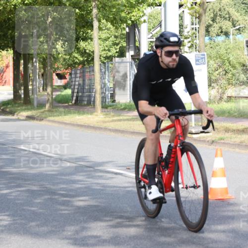 11.08.2024 - GEWOBA Citytriathlon Bremen H.Heesch http://msf.ph/oto/6769187 11.08.2024 10:25:49 Radfahren 12, 13, 54, 93, 111 meine-sportfotos.de