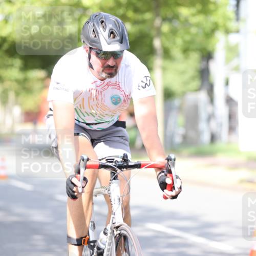 11.08.2024 - GEWOBA Citytriathlon Bremen H.Heesch http://msf.ph/oto/6769188 11.08.2024 10:42:21 Radfahren 22, 74, 106 meine-sportfotos.de