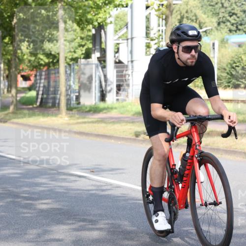 11.08.2024 - GEWOBA Citytriathlon Bremen H.Heesch http://msf.ph/oto/6769191 11.08.2024 10:25:49 Radfahren 12, 13, 54, 93, 111 meine-sportfotos.de