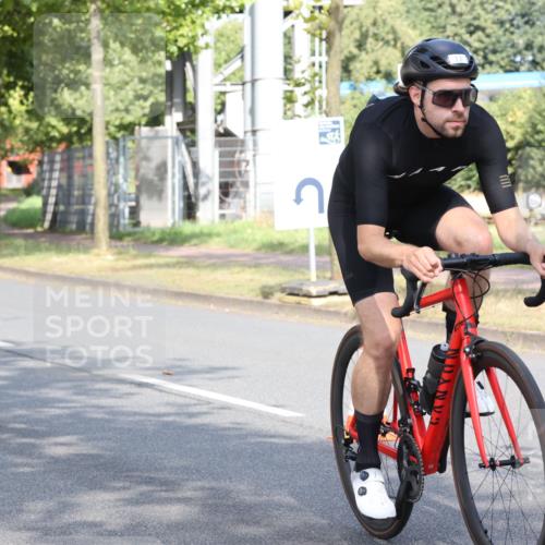 11.08.2024 - GEWOBA Citytriathlon Bremen H.Heesch http://msf.ph/oto/6769194 11.08.2024 10:25:49 Radfahren 12, 13, 54, 93, 111 meine-sportfotos.de