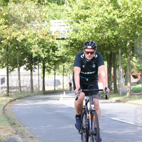 11.08.2024 - GEWOBA Citytriathlon Bremen H.Heesch http://msf.ph/oto/6769197 11.08.2024 10:25:54 Radfahren 12, 13, 36, 54, 93 meine-sportfotos.de