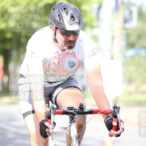 11.08.2024 - GEWOBA Citytriathlon Bremen H.Heesch http://msf.ph/oto/6769199 11.08.2024 10:42:21 Radfahren 22, 74, 106 meine-sportfotos.de