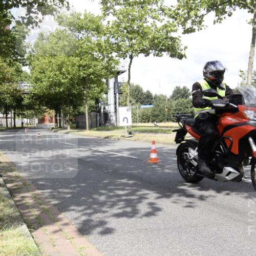11.08.2024 - GEWOBA Citytriathlon Bremen H.Heesch http://msf.ph/oto/6769201 11.08.2024 11:32:55 Radfahren 800 meine-sportfotos.de