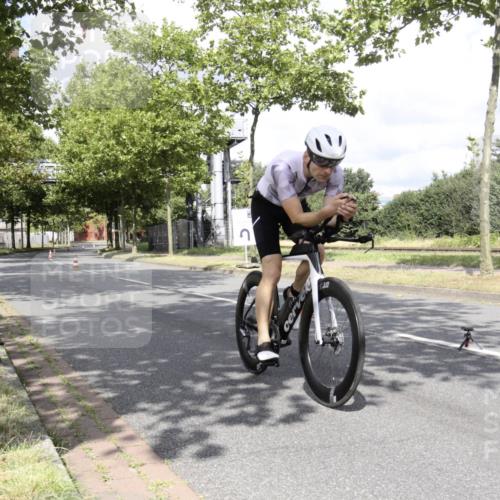 11.08.2024 - GEWOBA Citytriathlon Bremen H.Heesch http://msf.ph/oto/6769204 11.08.2024 11:33:01 Radfahren 800 meine-sportfotos.de