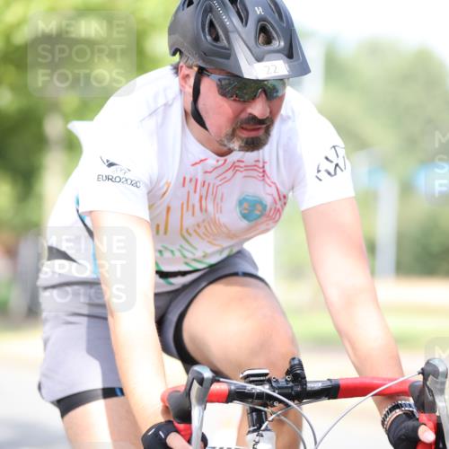 11.08.2024 - GEWOBA Citytriathlon Bremen H.Heesch http://msf.ph/oto/6769205 11.08.2024 10:42:21 Radfahren 22, 74, 106 meine-sportfotos.de