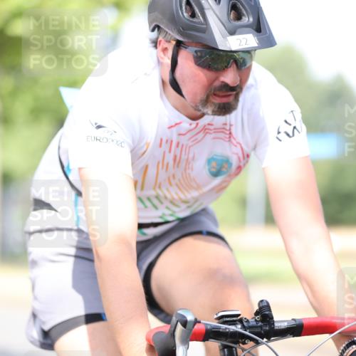 11.08.2024 - GEWOBA Citytriathlon Bremen H.Heesch http://msf.ph/oto/6769207 11.08.2024 10:42:21 Radfahren 22, 74, 106 meine-sportfotos.de